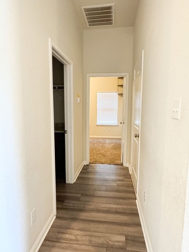 Building Photo - Perfect home in a perfect location!