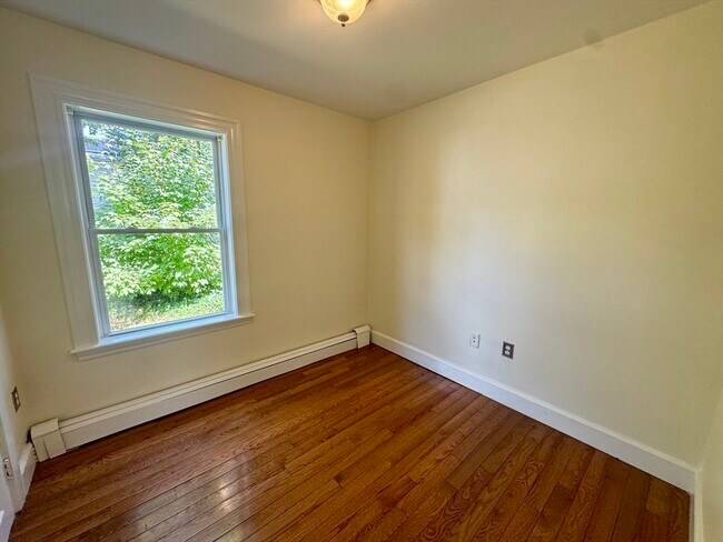 Building Photo - 48 Pleasant St