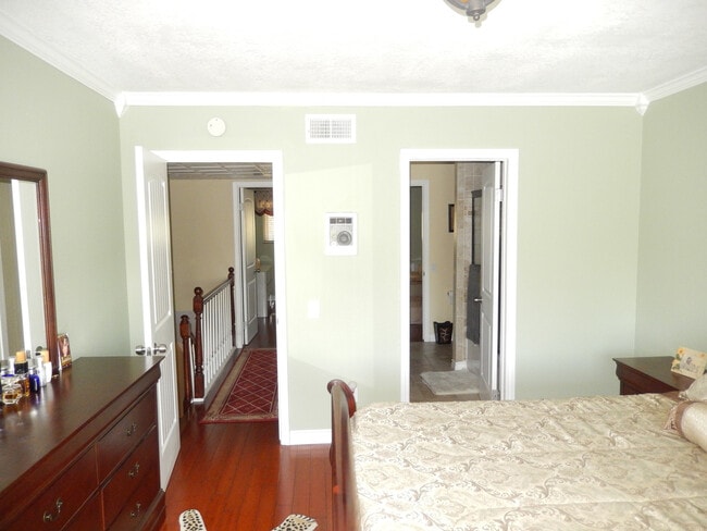 Building Photo - Updated 2 Bed, 1.5 Bath in La Mesa!! Water/Trash Included