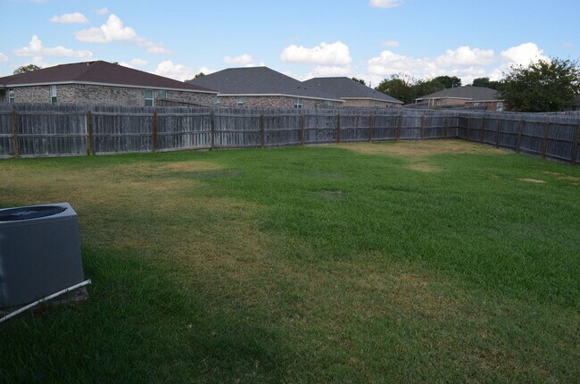 Building Photo - 2002Tru