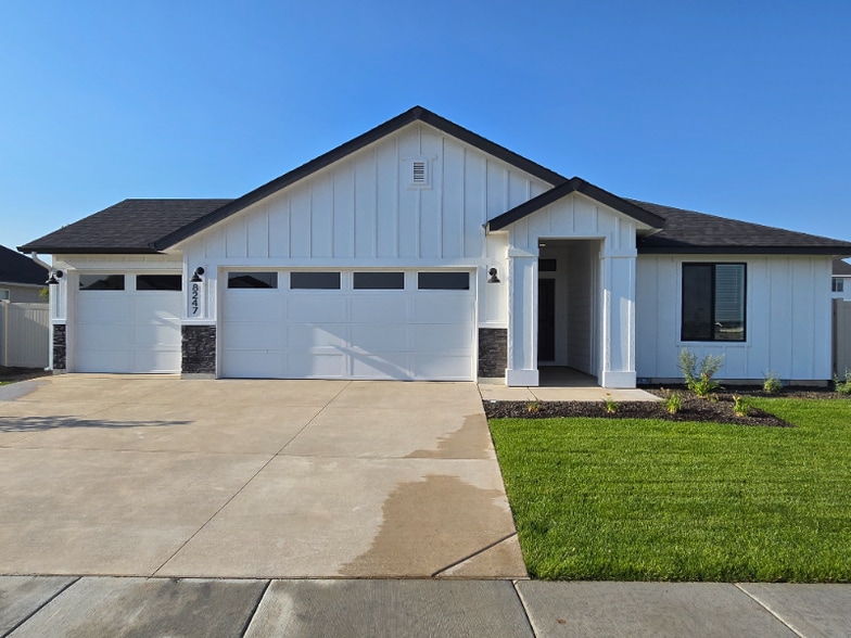 Primary Photo - 8247 E Bright Angel Dr