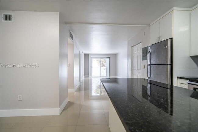 Building Photo - 1986 Biarritz Dr