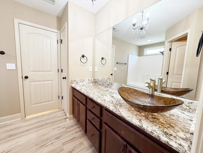 Building Photo - 106 S Hamlet Ct