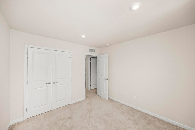 Building Photo - 247 Pryor Dr