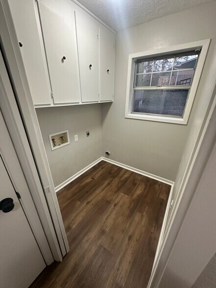 Building Photo - 1829 Azalea St