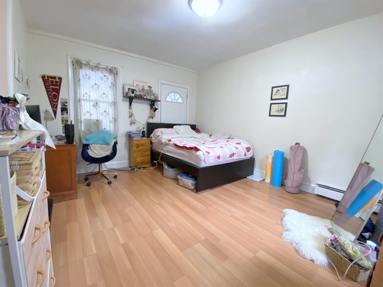 Building Photo - 392 Franklin St