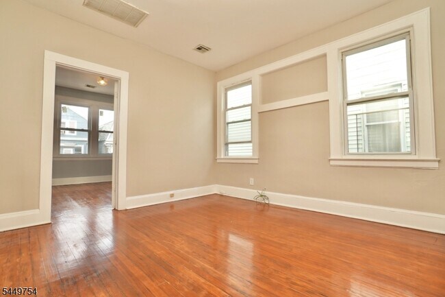 Building Photo - 150 Columbia Ave