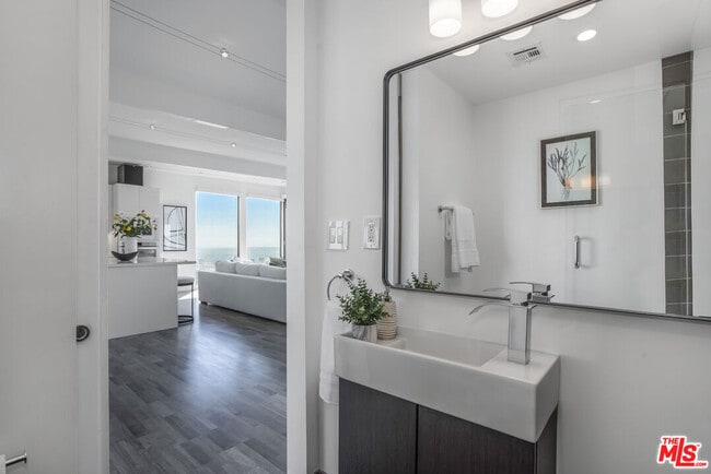 Building Photo - 8506 Magnolia Dr