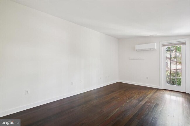 Building Photo - 323 N Patrick St