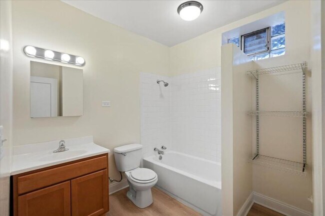 Building Photo - 1 bedroom in Chicago IL 60614