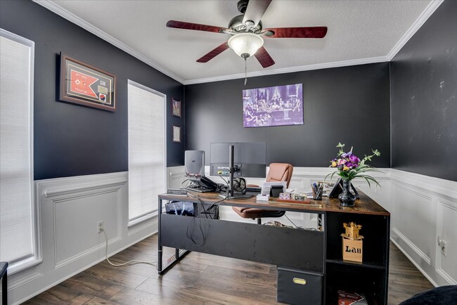 Building Photo - 4 bedroom 2.5 bath home on the water with ...