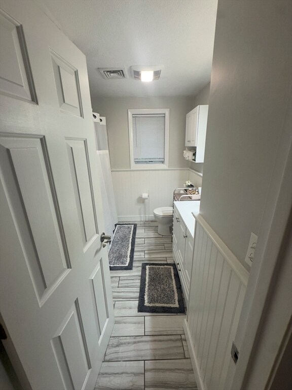 Building Photo - 19 Skyline Dr