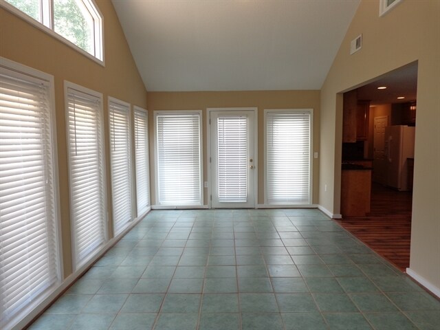 Building Photo - 2075 Reserve Pky