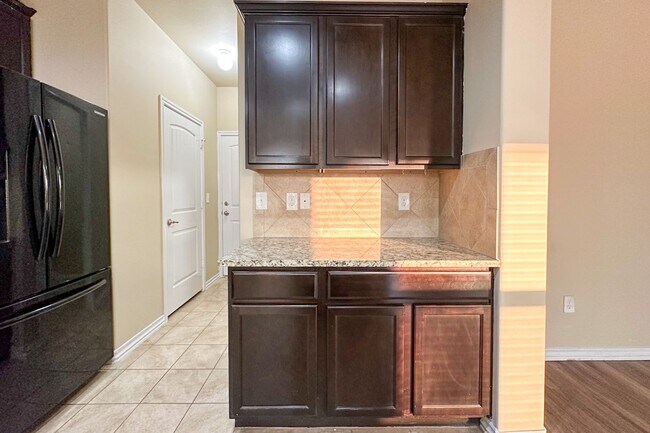 Building Photo - Stunning 5BD, 2 1/2 BTH Home Seconds away from John Kilpatrick Turnpike in YUKON!