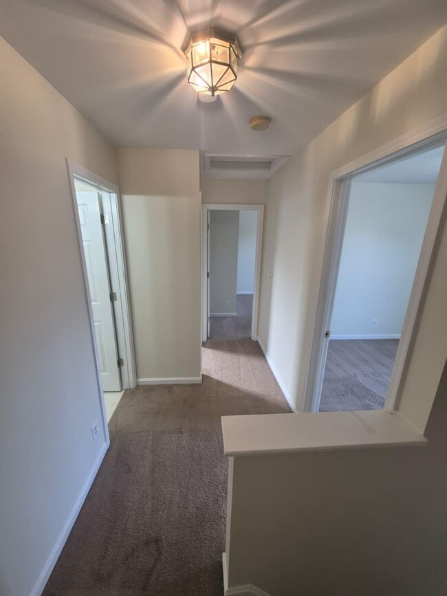 Building Photo - 3023 Tomahawk Ridge Way