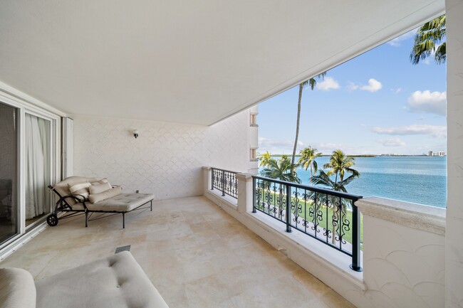 Building Photo - 5235 Fisher Island Dr