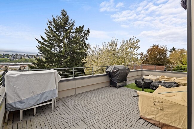 Building Photo - Stunning West Queen Anne Retreat with Iconic Puget Sound Views