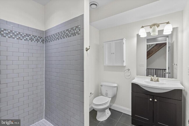 Building Photo - 402 E Fort Ave