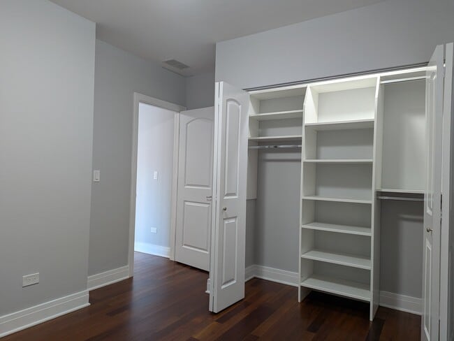 Building Photo - 2224 W Touhy Ave