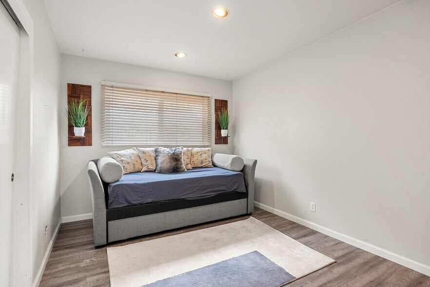 3rd Bedroom or office - 19112 Colchester Ln