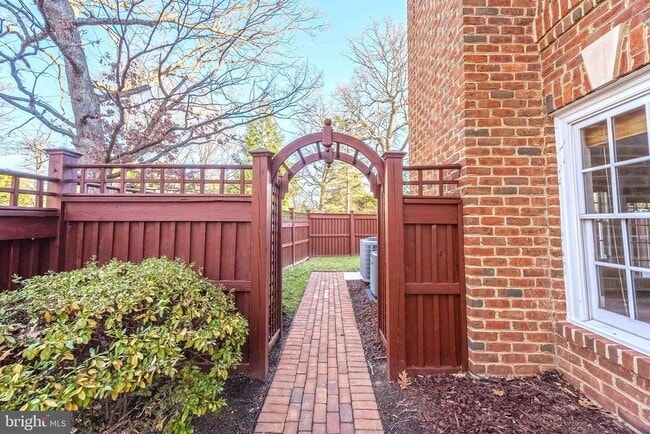 Building Photo - 2303 Sawtooth Oak Ct