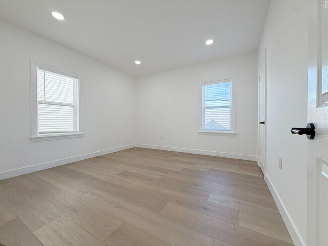 Building Photo - Alhambra Dr