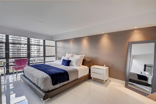 Building Photo - 2049 S Ocean Dr