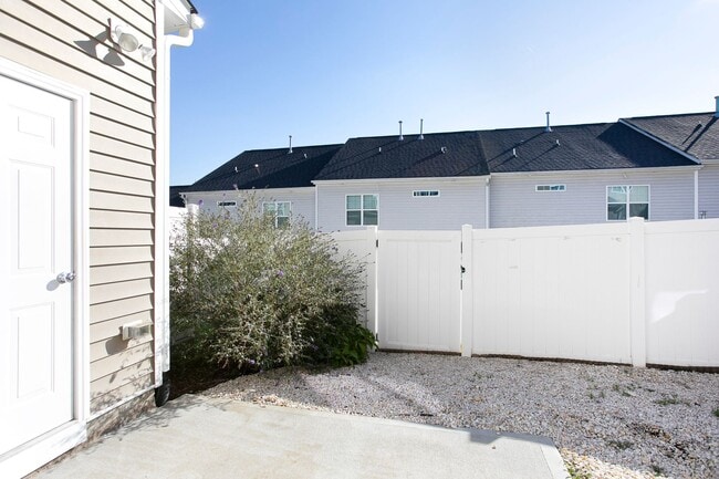 Building Photo - Available mid-July - Adorable 3 Bed 2.5 Ba In Great Location! First Floor Master!