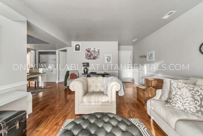 Building Photo - 5761 S Waterbury Cir