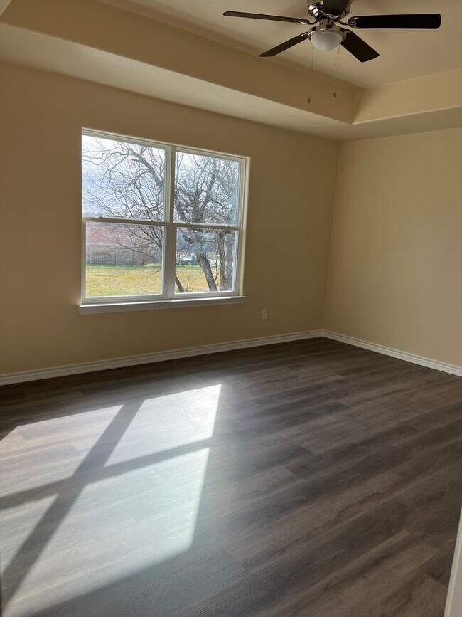 Building Photo - 213 W Dunn Ave