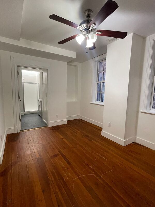 Building Photo - 407 N Charles St