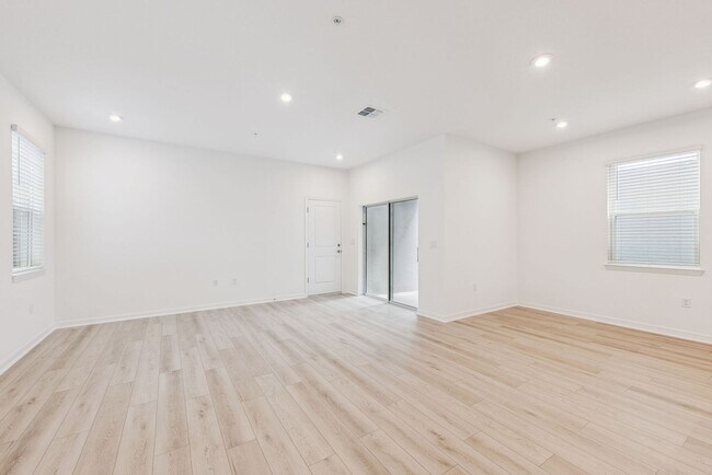 Building Photo - Brand New Construction 4b/3ba Home in Debary