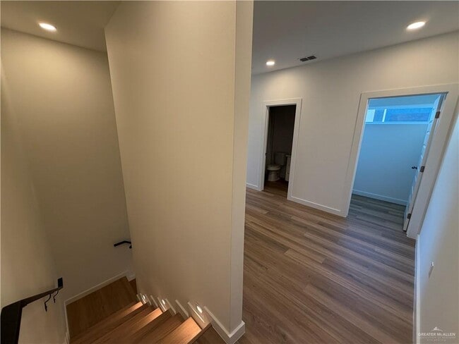 Building Photo - 16 Warbler Ave