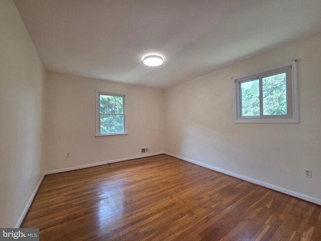 Building Photo - 111 Tamarisk Ct