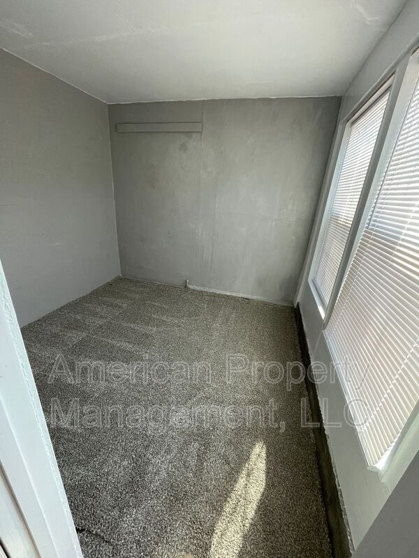 Building Photo - 3605 1/2 E 16th St-