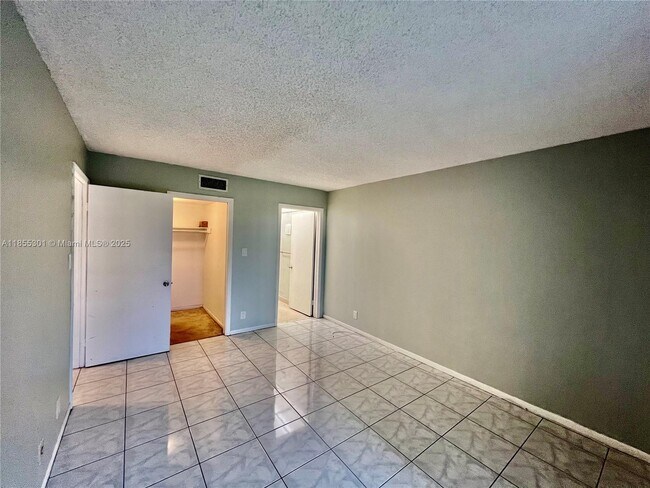Building Photo - 3101 NW 47th Terrace