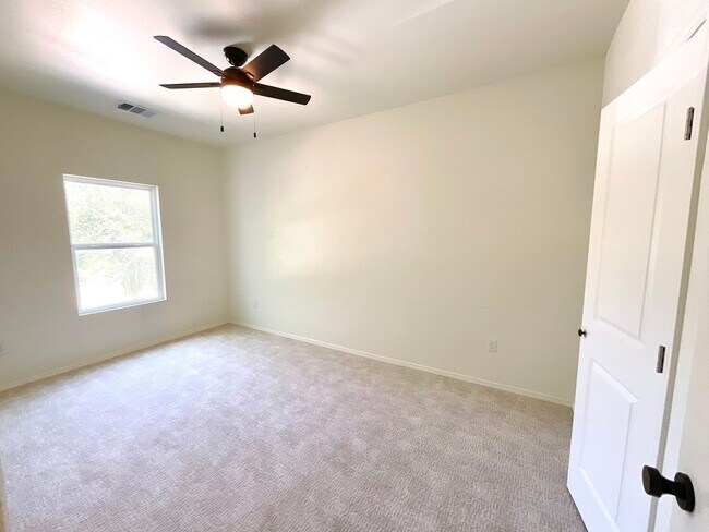 Building Photo - 1202 Mystic Dr