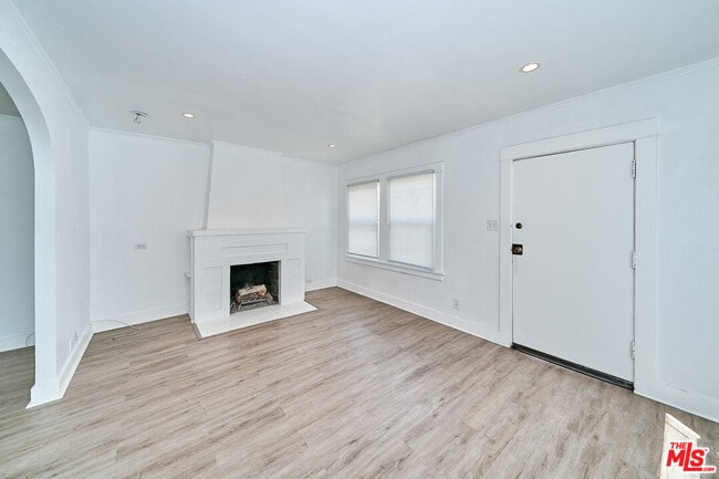 Building Photo - 1329 S Tremaine Ave