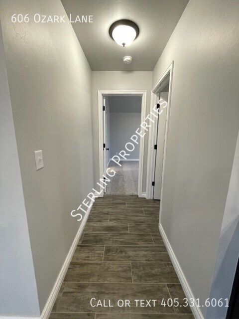 Building Photo - 606 Ozark Ln