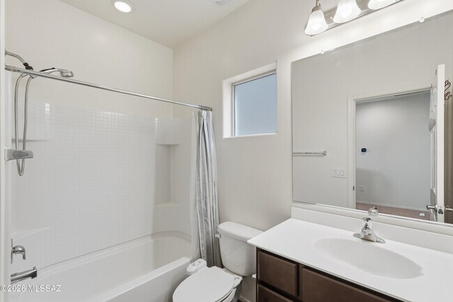 Building Photo - 4162 N Thurston Ln