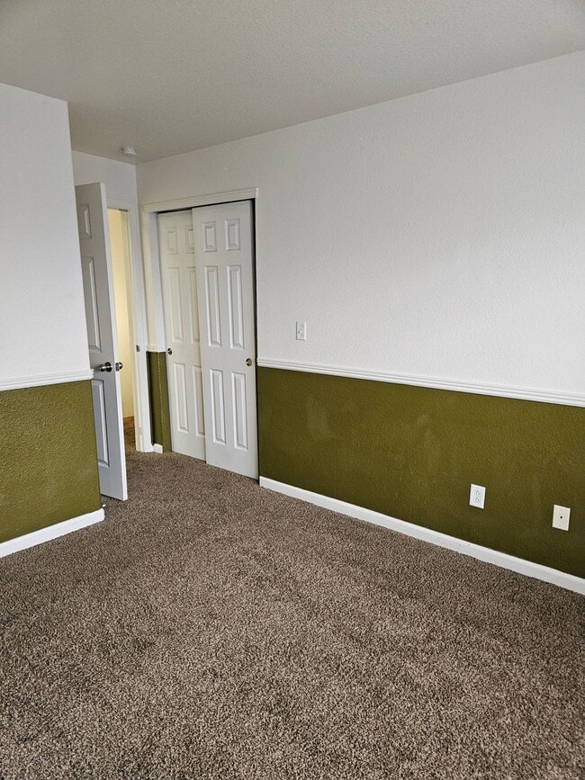 Building Photo - Amazing price amazing location 2 bdrm Cond...
