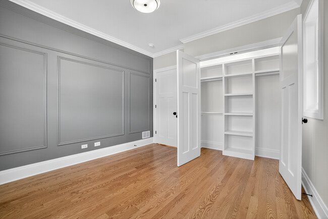 Building Photo - 3019 N Kenneth Ave