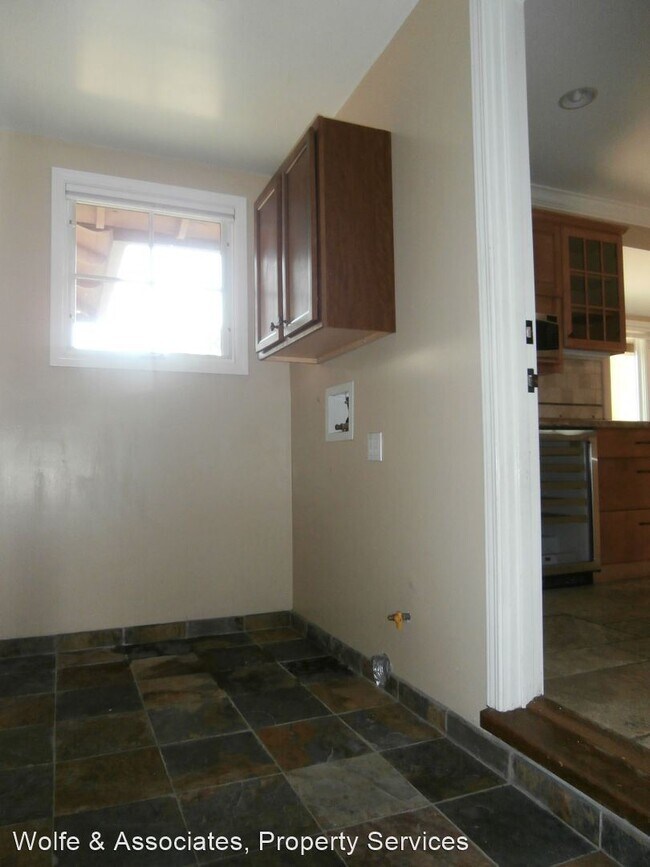 Building Photo - 3 br, 2 bath House - 1595 Miramar Lane