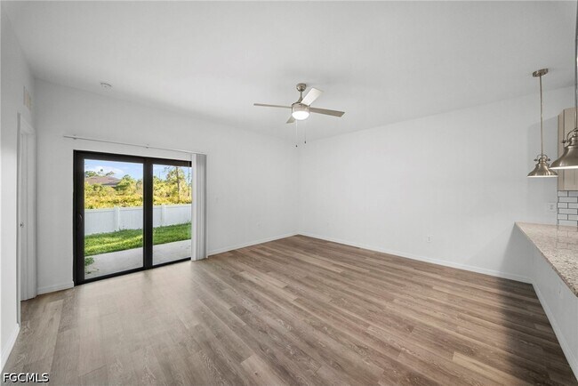 Building Photo - 26481 Sandhill Blvd