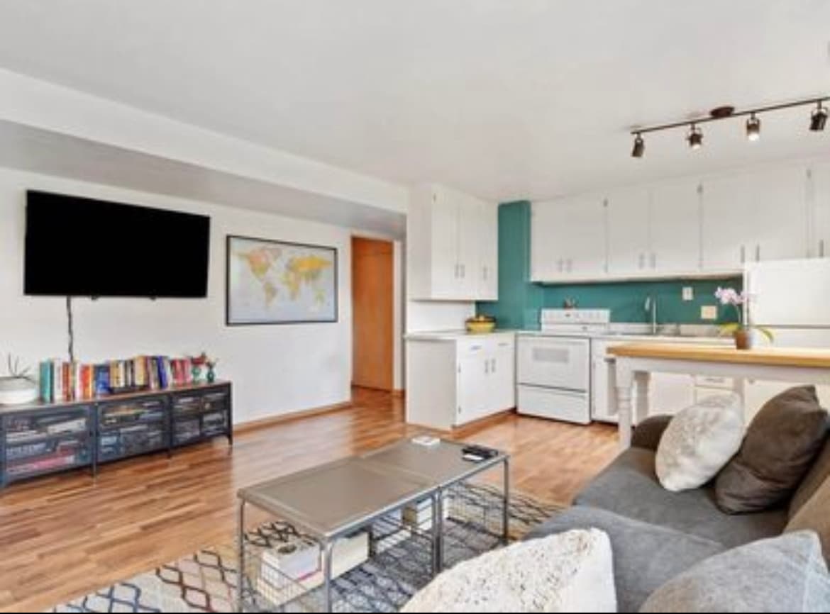 Living space - 5105 Wallace Ave