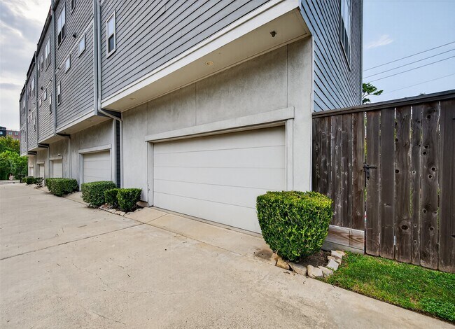 Building Photo - 1205 Wrightwood St