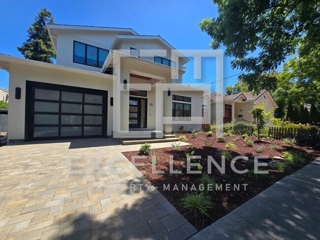 Primary Photo - Brand New Build 5/5 Home & 2/2 Cottage - C...