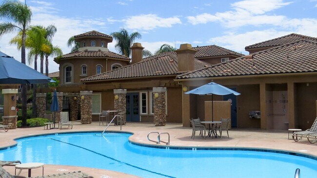 Building Photo - Savannah Terrace 2 BR, 2 BA Unit In Sabre Springs