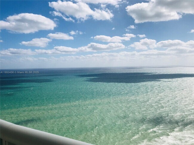 Primary Photo - 16001 Collins Ave