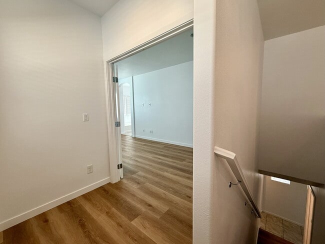 Building Photo - 4 BED, 2.5 BATH, 2 CAR-GARAGE, TWO-STORY, SINGLE FAMILY HOME FOR